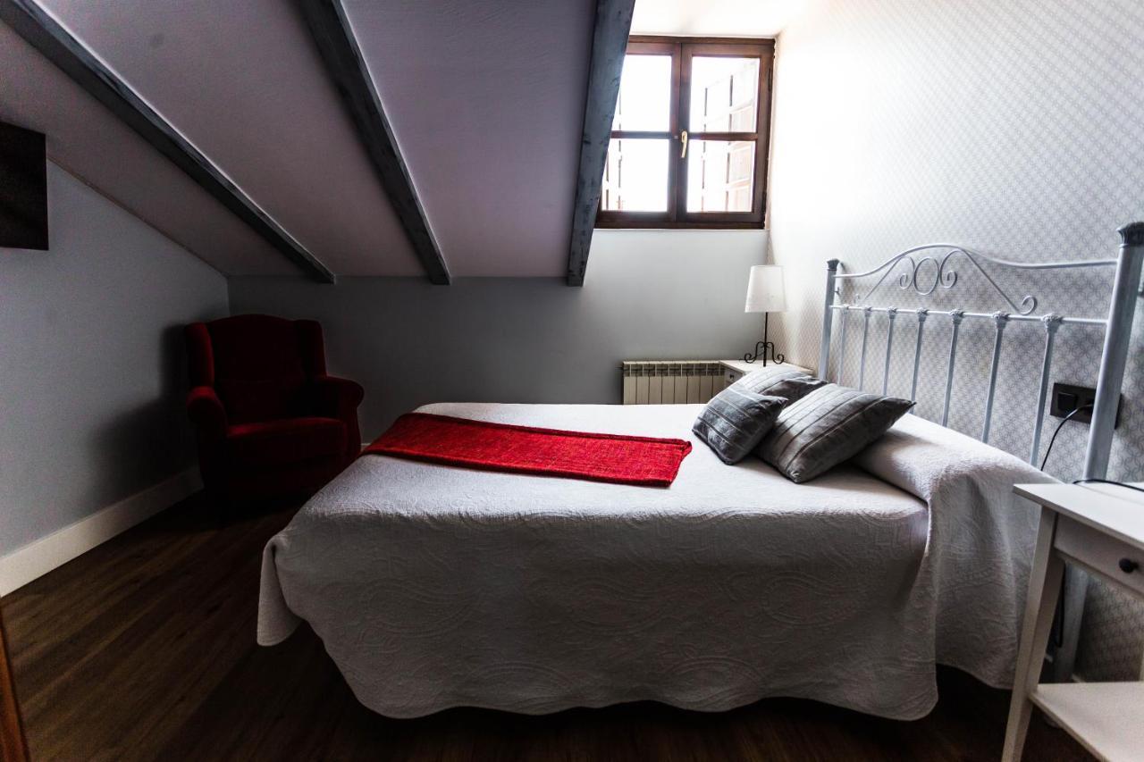 Posada Real La Montanesa Corrales De Buelna Εξωτερικό φωτογραφία