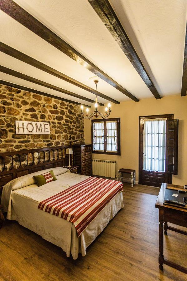 Posada Real La Montanesa Corrales De Buelna Εξωτερικό φωτογραφία