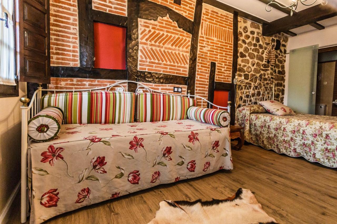 Posada Real La Montanesa Corrales De Buelna Εξωτερικό φωτογραφία
