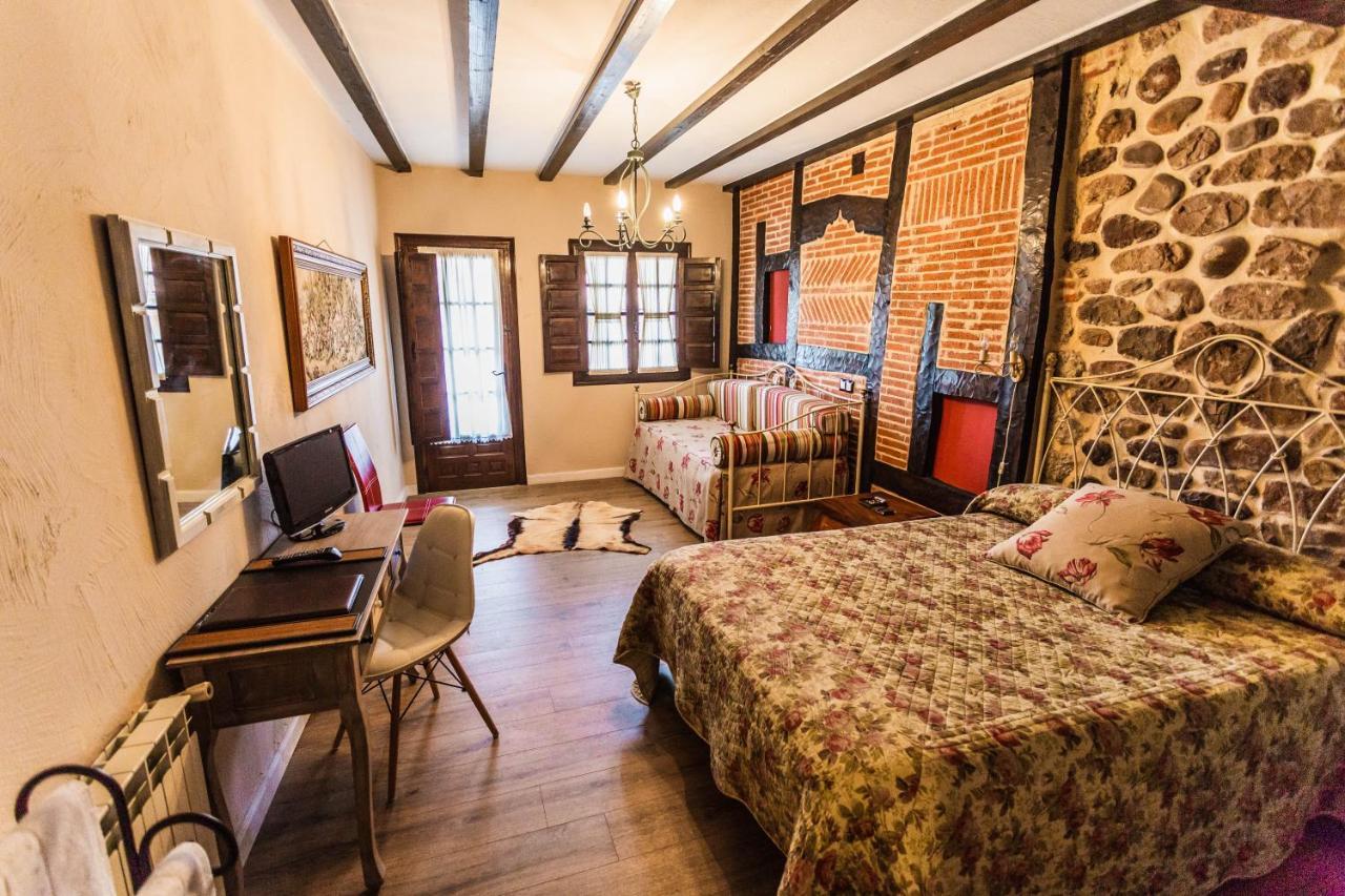 Posada Real La Montanesa Corrales De Buelna Εξωτερικό φωτογραφία