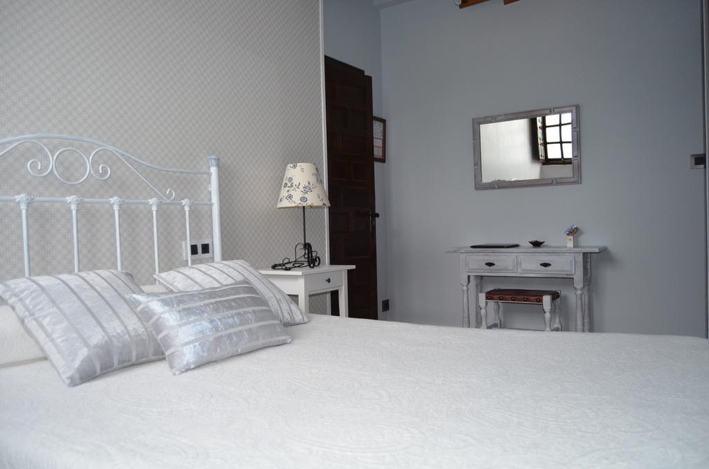 Posada Real La Montanesa Corrales De Buelna Δωμάτιο φωτογραφία