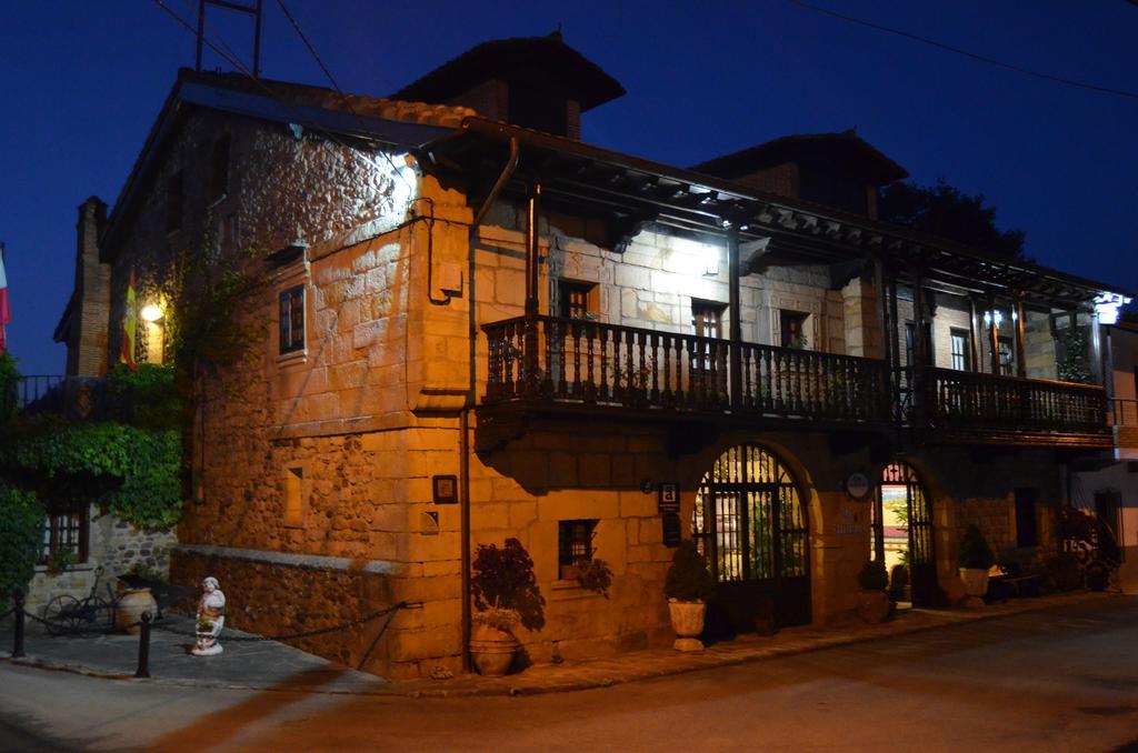 Posada Real La Montanesa Corrales De Buelna Εξωτερικό φωτογραφία