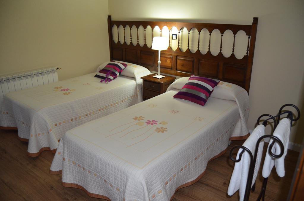 Posada Real La Montanesa Corrales De Buelna Εξωτερικό φωτογραφία